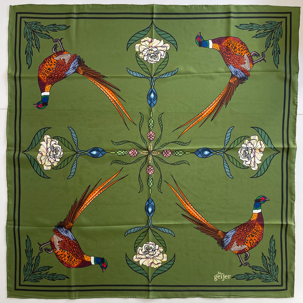 Sjal i 100% siden - Fasaner på olivgrön bakgrund med gräddvita rosor - By Geijer