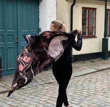 Load image into Gallery viewer, Scarf in 100% Silk - Pink pheasants in black - By Geijer